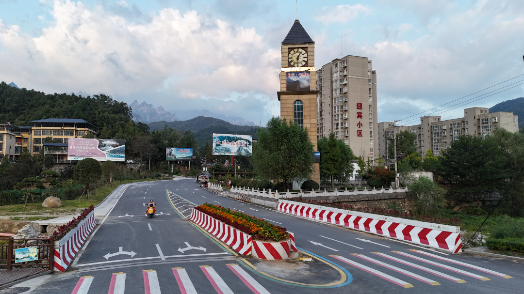 微信图片_2025-07-钟楼路口.jpg